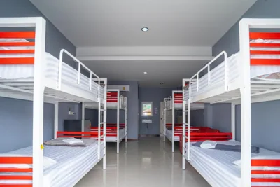 Dormitorio Misto con 8 Letti — Little Paradise Haad Rin Koh Phangan